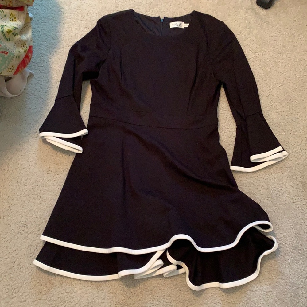 Eliza J black and white dress size 14, wears 12